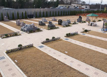 バリアフリーで構成された公園墓地